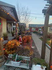 Winter Courtyard decor
