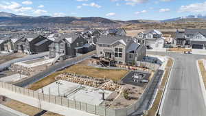 Bird's eye view featuring a mountain view and a residential view