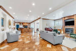 Living room with crown molding, recessed lighting, and baseboards