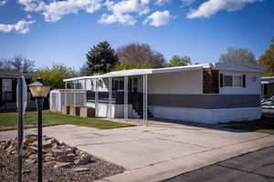 Manufactured / mobile home with driveway and an attached carport