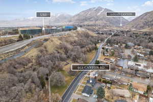 Birds eye view of property featuring a mountain view