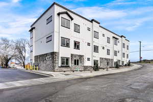 View of apartment building / complex