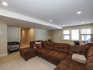 Darling Mother in Law Apartment, Seperate Entrance comes in off of garage and south side of home