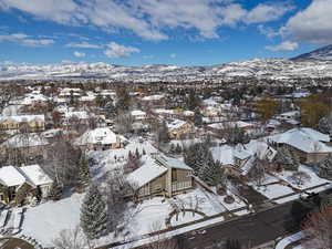 Prestigious location and neighboring homes