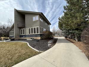 Photo 3 of 278 S COUNTRY MANOR LN