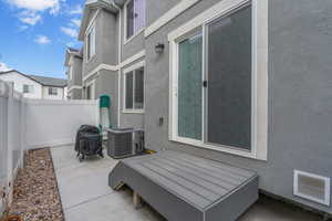 Photo 4 of 1027 E REEF DR