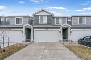 Photo 2 of 1027 E REEF DR