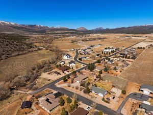 Birds eye view of property featuring a mountain view