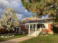 View of front facade with a front yard