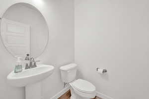 Main floor 1/2 Bath