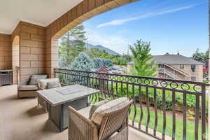 Balcony featuring a mountain view