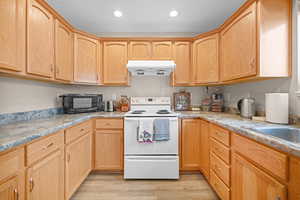 Photo 9 of 214 S ROSEWOOD CIR