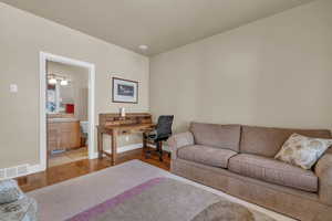 Photo 25 of 100  VERSAILLES WAY