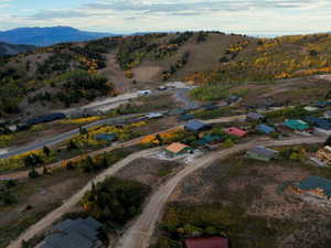 Aerial view of property's location featuring a mountain backdrop