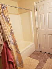 Full bath with shower / tub combo