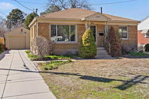 Photo 4 of 821  LIBERTY AVE