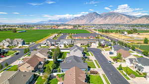 Bird's eye view featuring a mountain view and a residential view