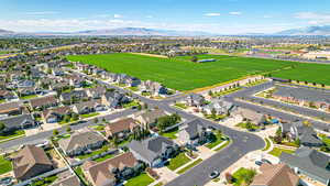 Bird's eye view featuring a residential view and a mountain view