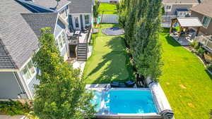 Birds eye view of property featuring a residential view