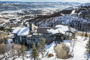 Snowy aerial view with a mountain view