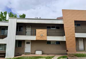 View of apartment building / complex