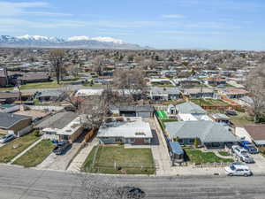 Bird's eye view with a residential view and a mountain view