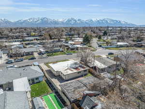 Birds eye view of property featuring a residential view and a mountain view