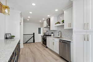 Kitchen with decorative backsplash