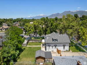 Aerial view with a mountain view