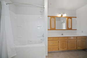 Full bath with vanity and shower / tub combo