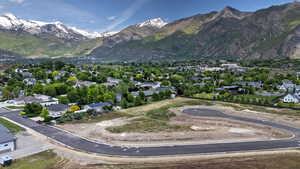 Bird's eye view featuring a residential view and a mountain view