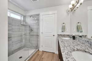 Photo 21 of 104 E 520 N