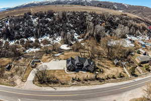 Aerial view with a mountain view