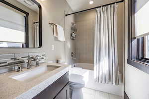 Photo 15 of 3788  BLACKSTONE DR #19