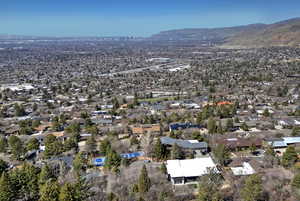 Aerial view featuring a residential view and a mountain view