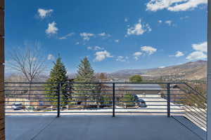 Balcony featuring a mountain view