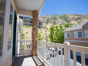 Balcony featuring a mountain view