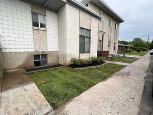Photo 2 of 222 E CHESTNUT LN