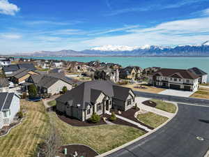 Bird's eye view featuring a mountain view and a residential view