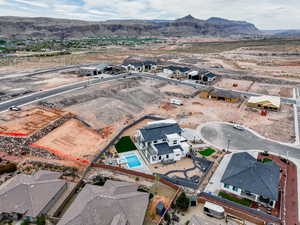 Aerial view with a mountain view