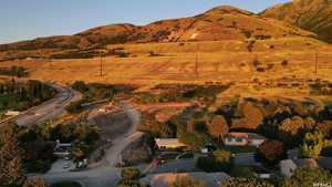 Aerial view with a mountain view
