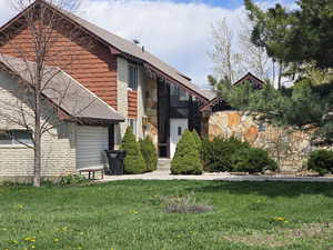 View of front of home featuring a front yard