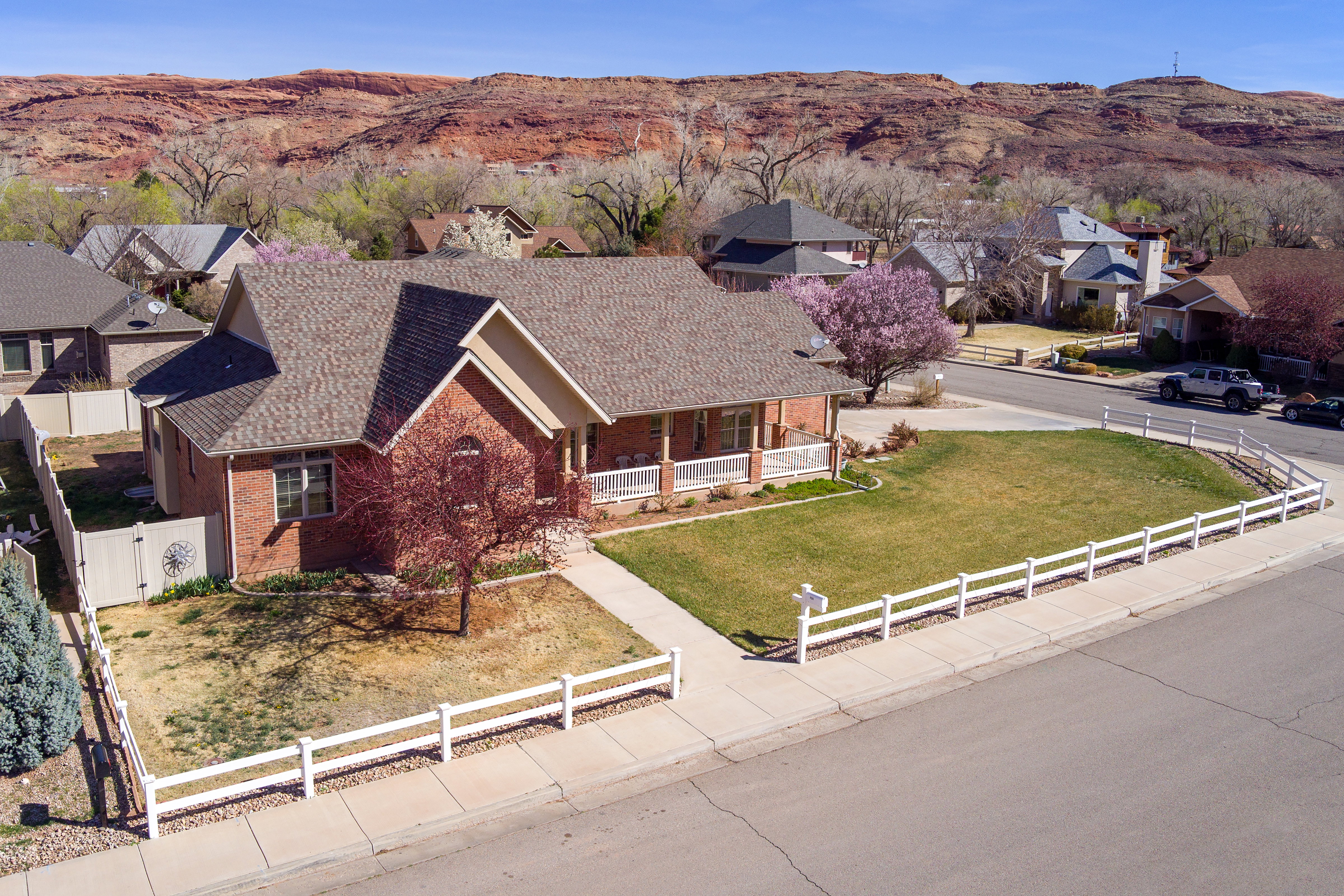 Drone / aerial view featuring a residential view and a mountain view