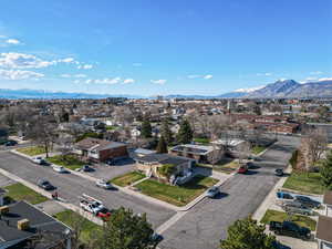 Bird's eye view with a residential view and a mountain view
