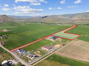 View of property location featuring rural landscape, a mountainous background, and property parcel outlined