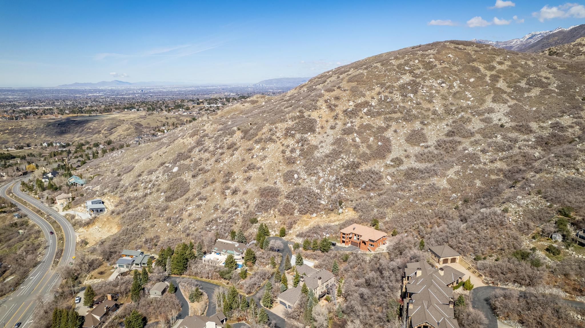 Bird's eye view with a mountain view