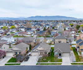 Bird's eye view featuring a residential view and a mountain view