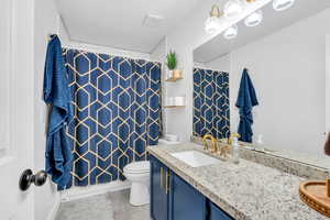 Full remodeled bath in main leve.