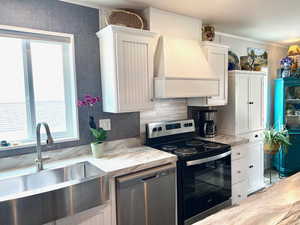 Ceramic tile behind range with range bonnet