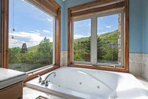 Jetted tub in primary bathroom